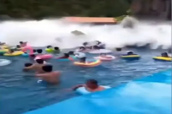 tsunami at water park in china 